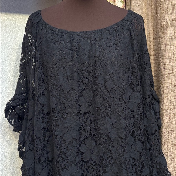 Fever, elegant black floral lace mini dress with a gorgeous bell sleeve. Size 1X - Picture 1 of 17